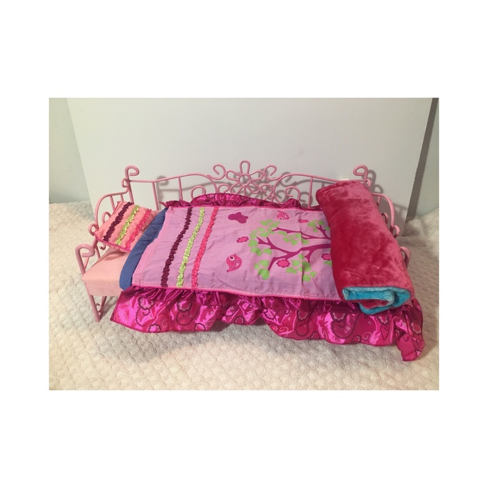 Doll bed